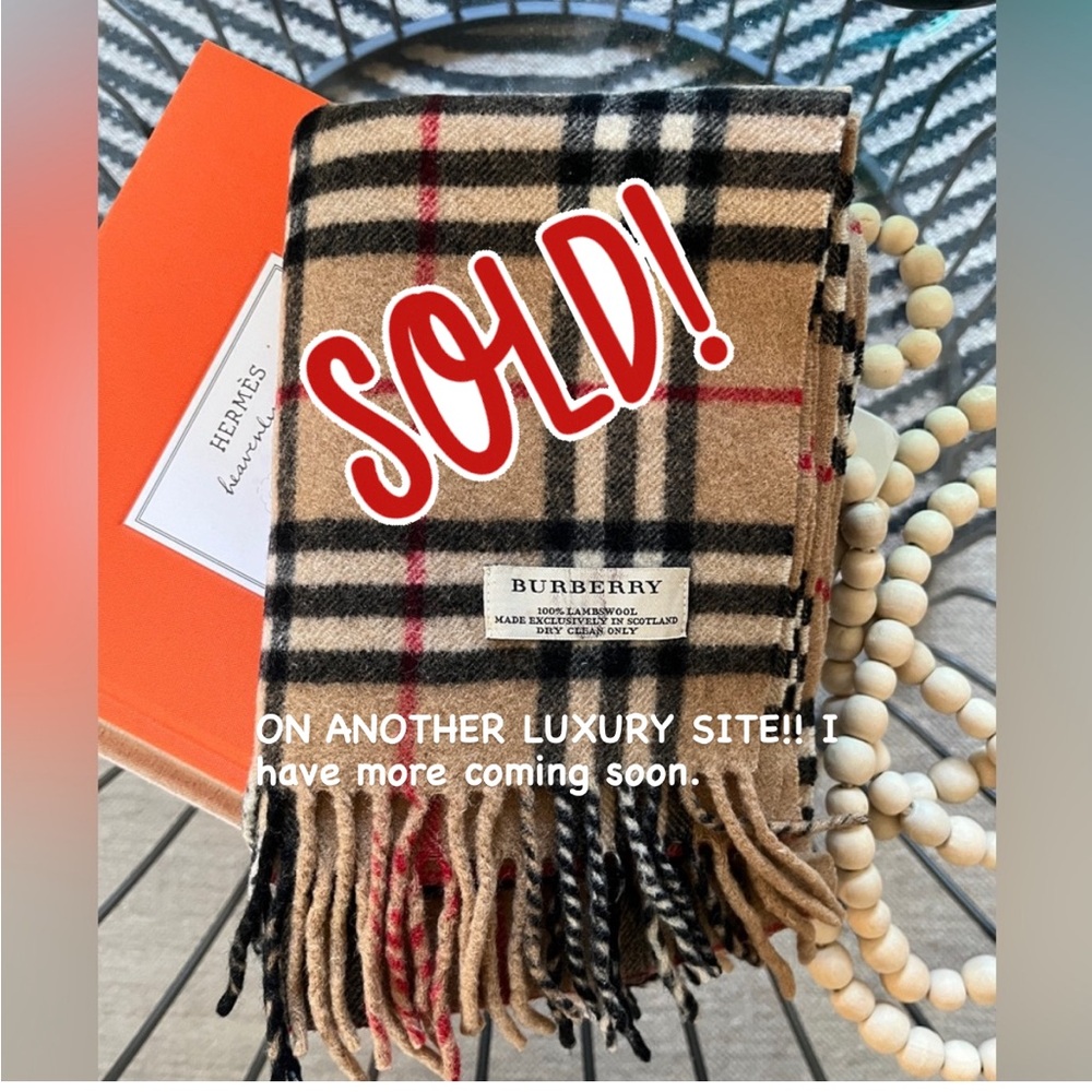 BURBERRY Novacheck Unisex Scarf in traditional Camel, Black and Red Colorway.